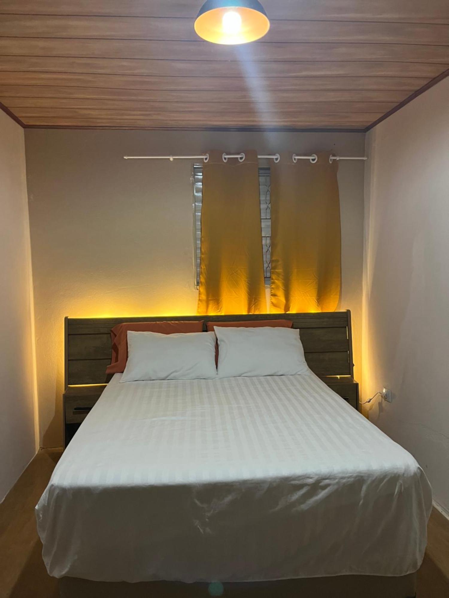 הוילה סנטו אנטוניו דו פינהאל Casa Amarela , Perto Do Centro De Sto Antonio Do Pinhal מראה חיצוני תמונה